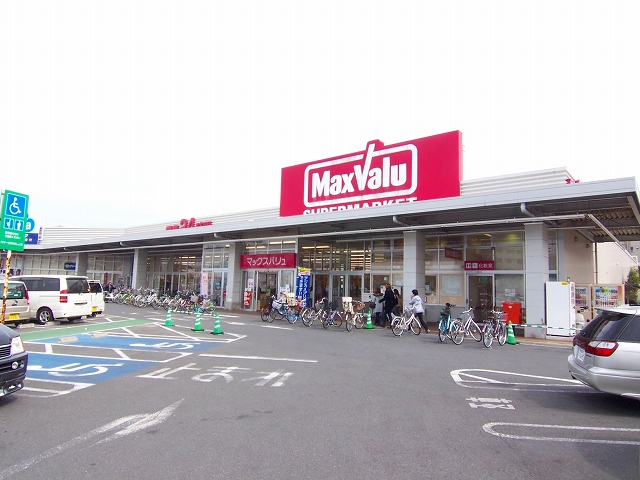 Shopping centre. Maxvalu until the (shopping center) 520m