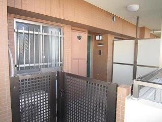 Entrance. Local (12 May 2013) Shooting