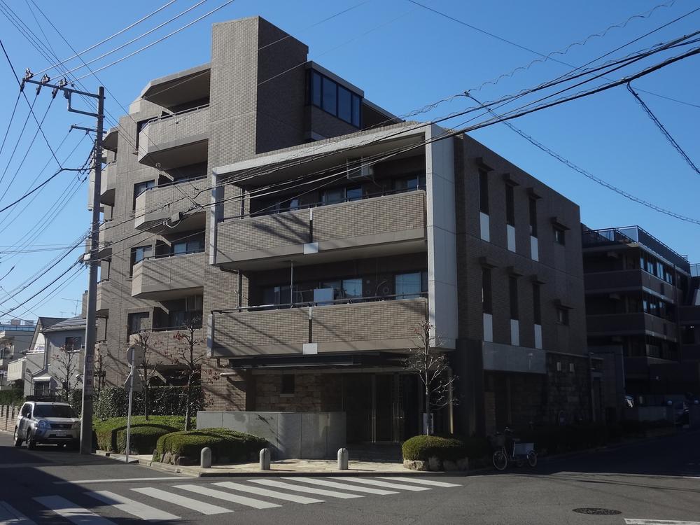 Local appearance photo. Local (11 May 2013) Shooting