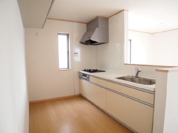 Kitchen. System kitchen to help with this every day of cooking. A feeling of opening is a face-to-face