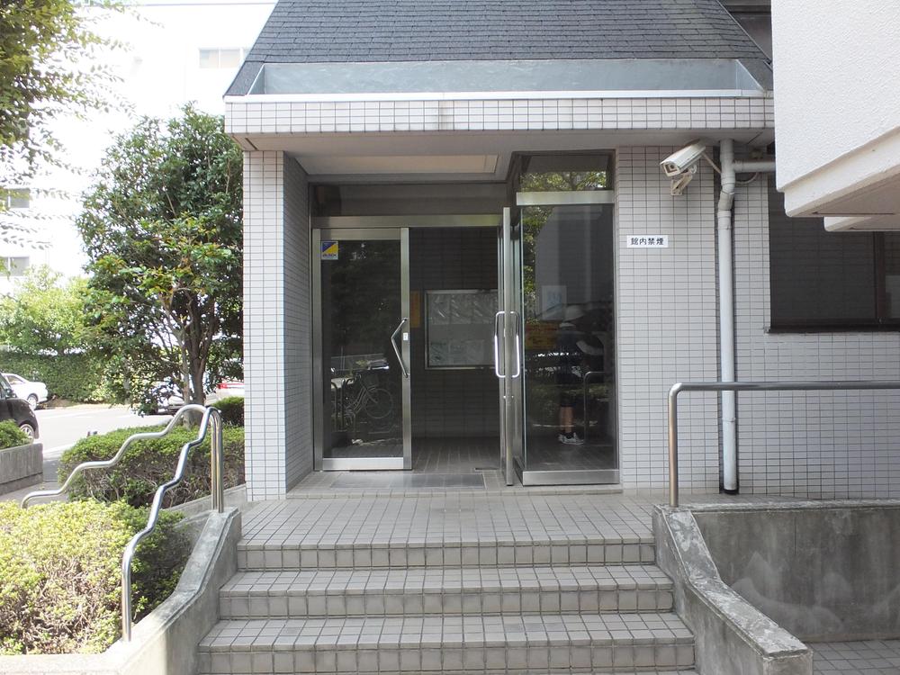 Entrance. Common areas