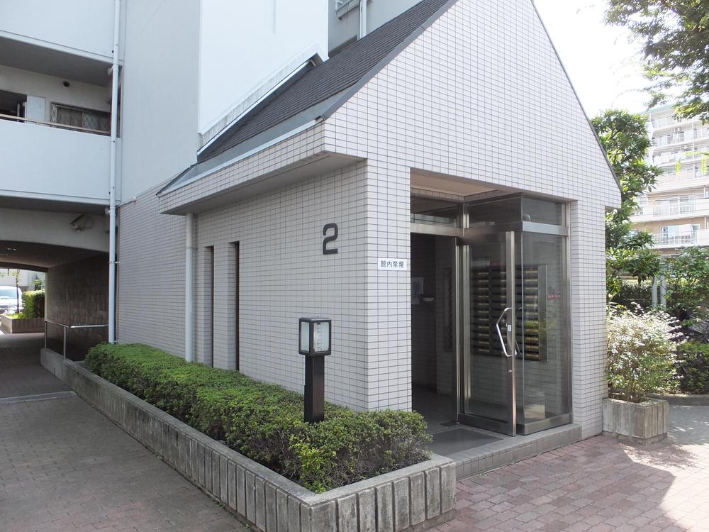 Entrance. Common areas