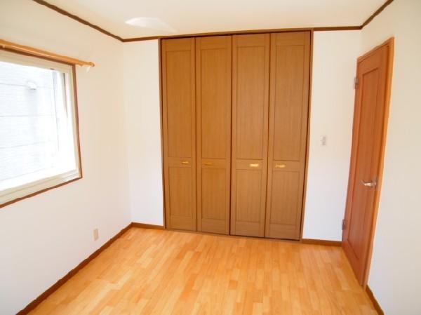 Non-living room. First floor 4.5 tatami of Western-style! Storage space is abundant and happy