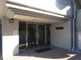 Building appearance. Entrance