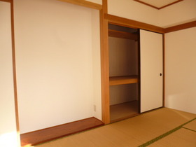 Living and room. Japanese-style room 6 quires ・ Tatami mat sort before occupancy