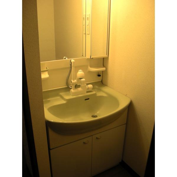 Wash basin, toilet. You can shampoo ☆