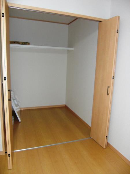 Receipt. Walk-in closet