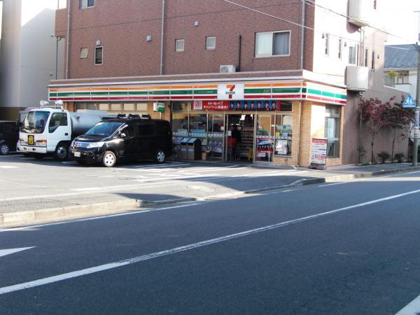 Convenience store. 80m Seven-Eleven convenience store to