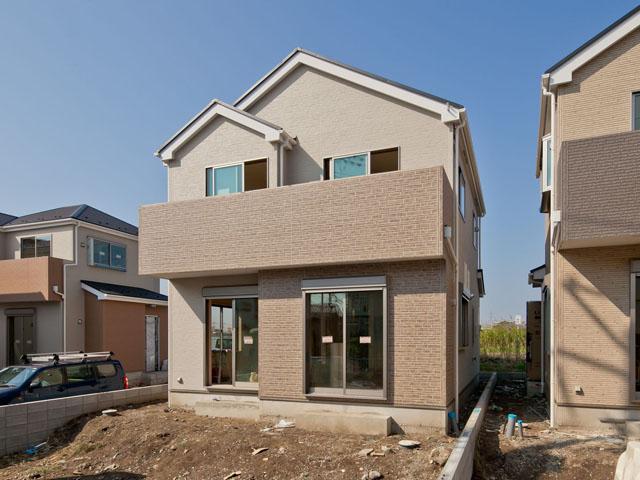 Local appearance photo. Building 2