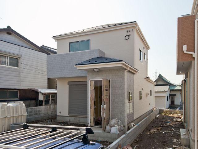 Local appearance photo. 4 Building