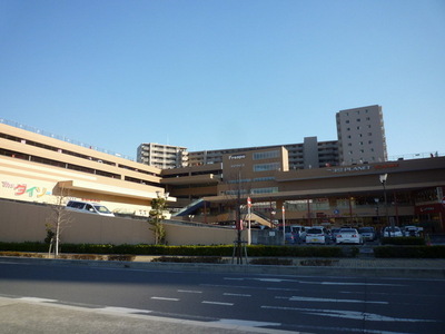 Shopping centre. Frespo Yashio until the (shopping center) 270m