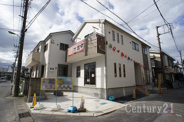 Local photos, including front road. Local (11 May 2013) Shooting