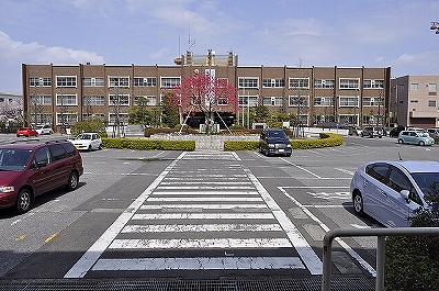 Government office. Yashio 93m to city hall (government office)