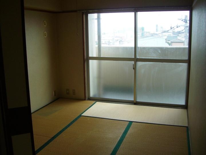 Non-living room. Indoor (11 May 2013) Shooting