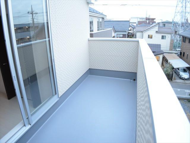 Balcony. Your laundry is also happy to