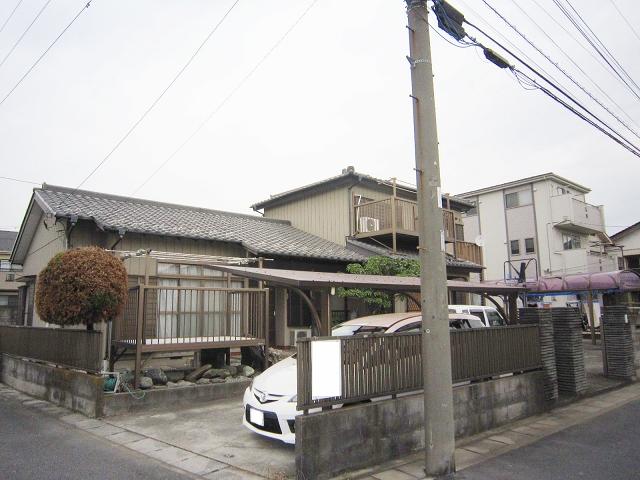 Local land photo. There is no building conditions! You can architecture in your favorite house manufacturer southwest corner lot! Exposure to the sun ・ Ventilation good! Why do not you fulfill the dream of your family in the open grounds of 90 square meters (300.15 sq m)? 