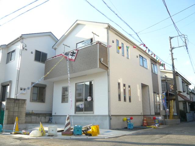 Local appearance photo.  ■ Southeast corner lot ~ Station walking 15 minutes a good location ~  ■ Solar HEMS panel installation already listing ~ With wood P! Customers option 400,000 yen worth gift year contract! 