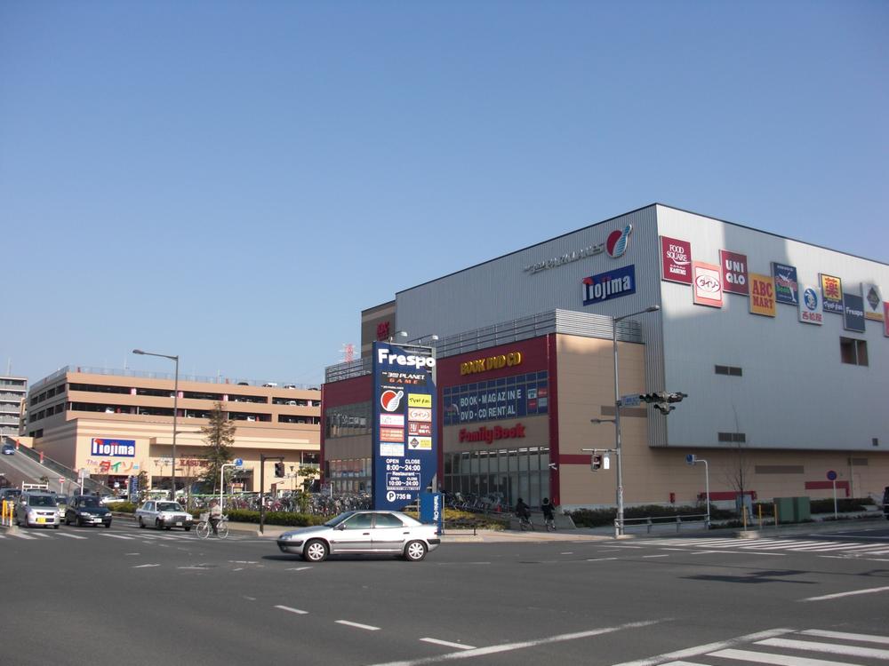Shopping centre. 1217m to UNIQLO Frespo Yashio shop