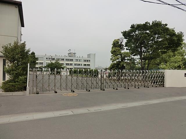 Primary school. Shiotome until elementary school 880m