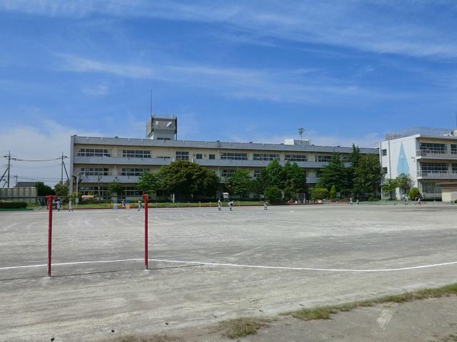 Primary school. Yashio Municipal Hachijo to elementary school 690m