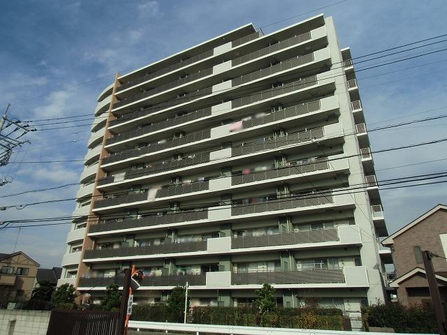 Local appearance photo. Why do not we start a new life in October 2007 built southwest of the bright dwelling unit. Easy-to-use facilities enhancement! Always comfortable in the 24-hour ventilation system! Local express stop station "Soka" station use. There is also a bus service. Local (11 May 2013) Shooting