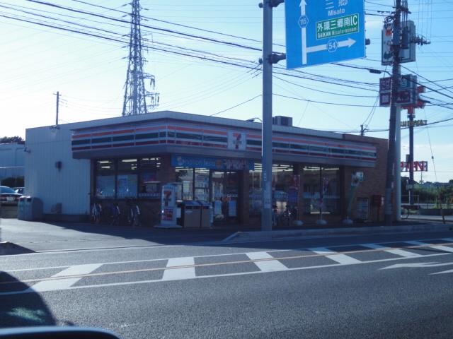 Convenience store. Seven-Eleven Yashio 332m to the central shop