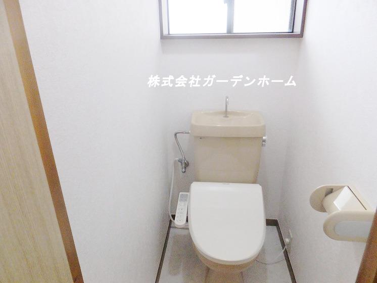 Toilet. It is a space calm and relax !!