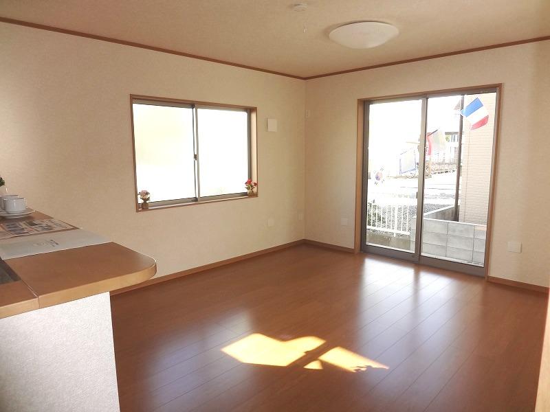 Living. South-facing living room Mr. per yang's! 