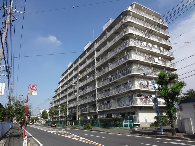 Local appearance photo. Yashio Station walk 25 minutes a convenience store, Big supermarket, Such as the elementary school near the living environment is good. 4 floor Good day per southwestward!