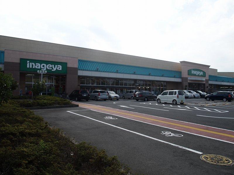 Supermarket. Inageya became close to much and be Inageya Misato Togasaki store up to 1556m Shin'nakagawa Bridge
