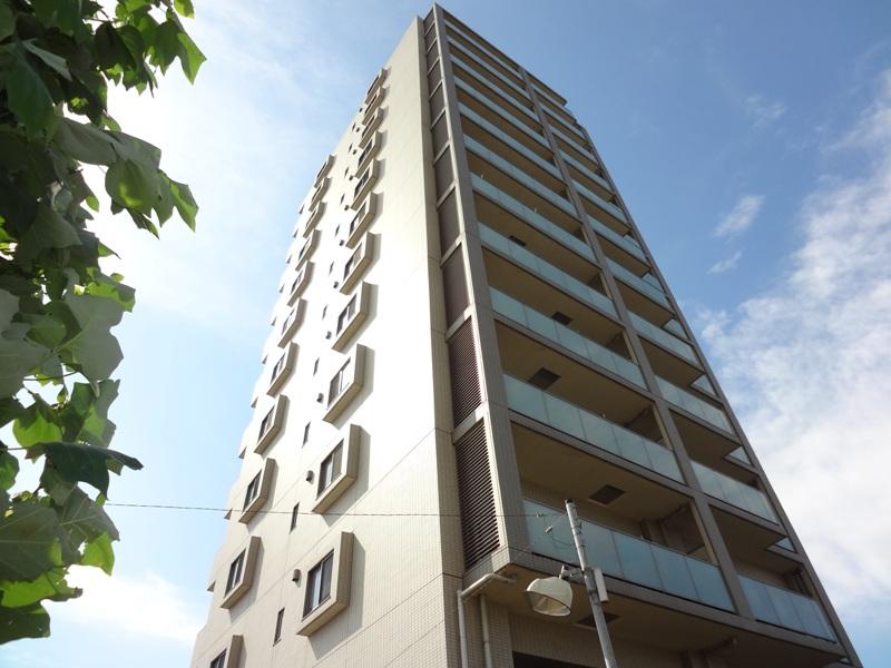 Local appearance photo. Yashio Station 4-minute walk Tower-type all-electric apartment 10 floor of the southeast of the total dwelling unit is a corner room / Day in the southwest corner Sansan! Good view!