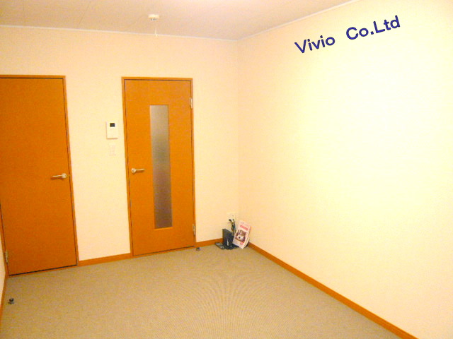 Living and room. Is 1K with storage space.