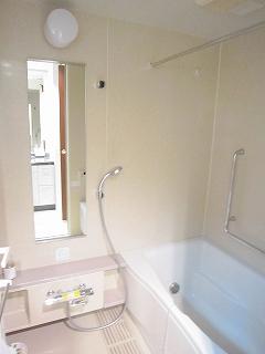 Bathroom. With a window in the bathroom! With bathroom dryer! Indoor (12 May 2013) Shooting