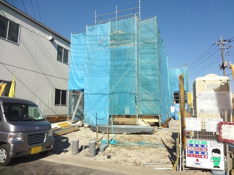 Local appearance photo. Local (2013 December 12) station of shooting Yashio Station 8 min. Walk near property! Popular readjustment land within, All two buildings. Good hit yang south facing 6m road. 