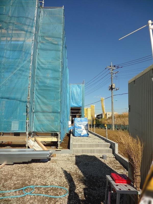 Local appearance photo. Building 2 car space