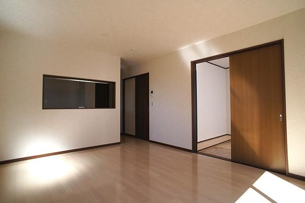 Living. 15 tatami LDK stuck to the open feeling and daylighting