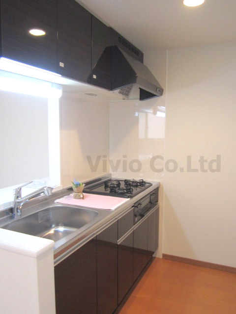 Kitchen. Counter Kitchen! 3 lot gas stoves equipped