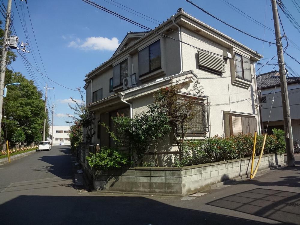 Local photos, including front road. 49 square meters room of the building! Applications will spread.