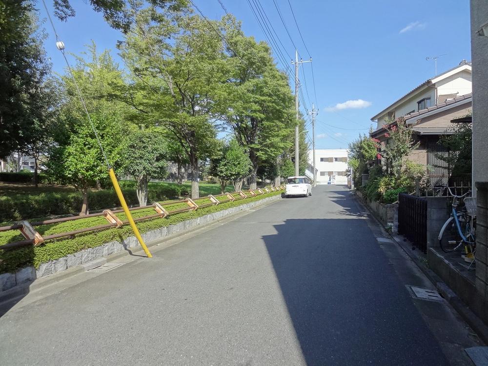 Local photos, including front road. Park eyes of the previous location