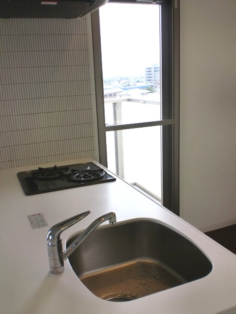 Kitchen. Stove 2-neck There is a window You are out of here on the veranda!