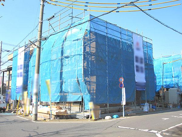 Local photos, including front road. Bright house wrapped in plenty of sunlight