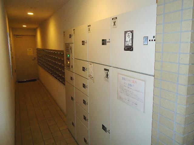 Other common areas. Courier with BOX