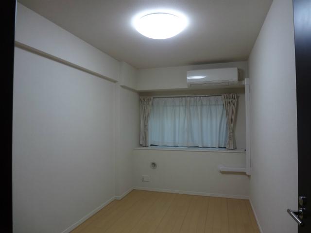 Non-living room. Western-style 6 Pledge