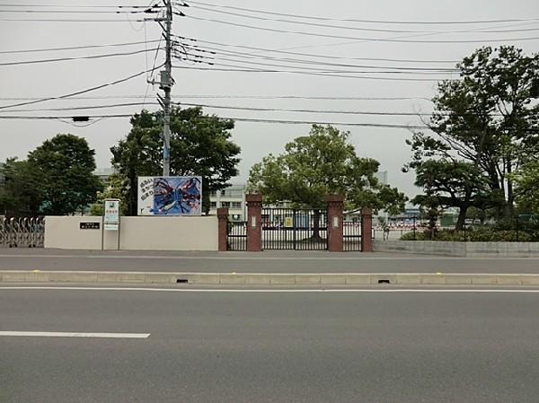 Primary school. 880m to Yashio Tatsushio stopped Elementary School