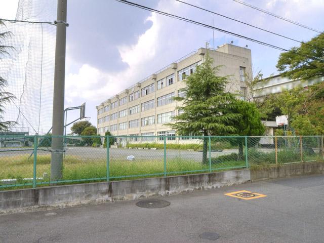Junior high school. Yashio Municipal Shiotome until junior high school 953m