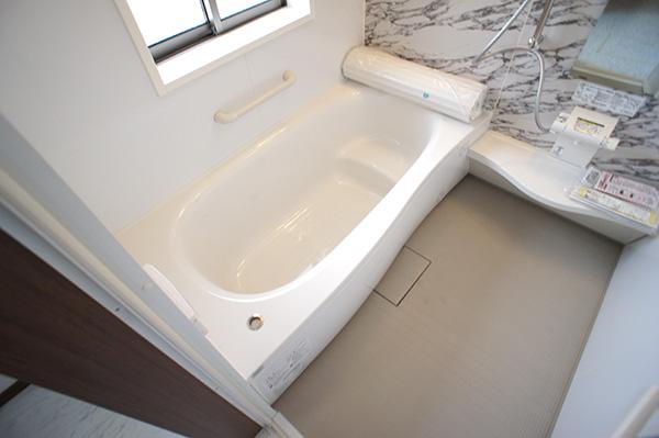 Bathroom. Building 2