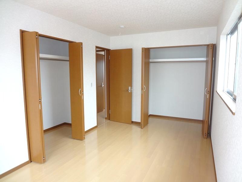 Non-living room. 1 Building Master Bedroom