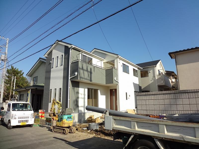 Local photos, including front road. Local (December 12, 2013) Shooting 1 Building appearance