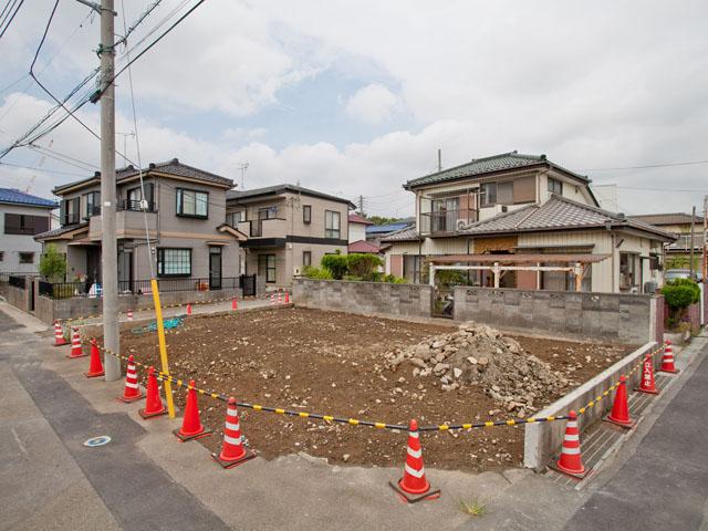 Local appearance photo. ● south road yang those good ventilation good 3 direction land! ● The face-to-face kitchen! ● Hachijo elementary step 690m! ● Hachijo junior high school 1900m ● Hachijo nursery 440m! Living environment enhancement! 