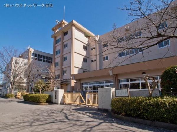 Primary school. 450m to Yashio Tatsunaka River Elementary School